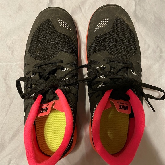 Nike Tennis Shoes - Picture 2 of 3